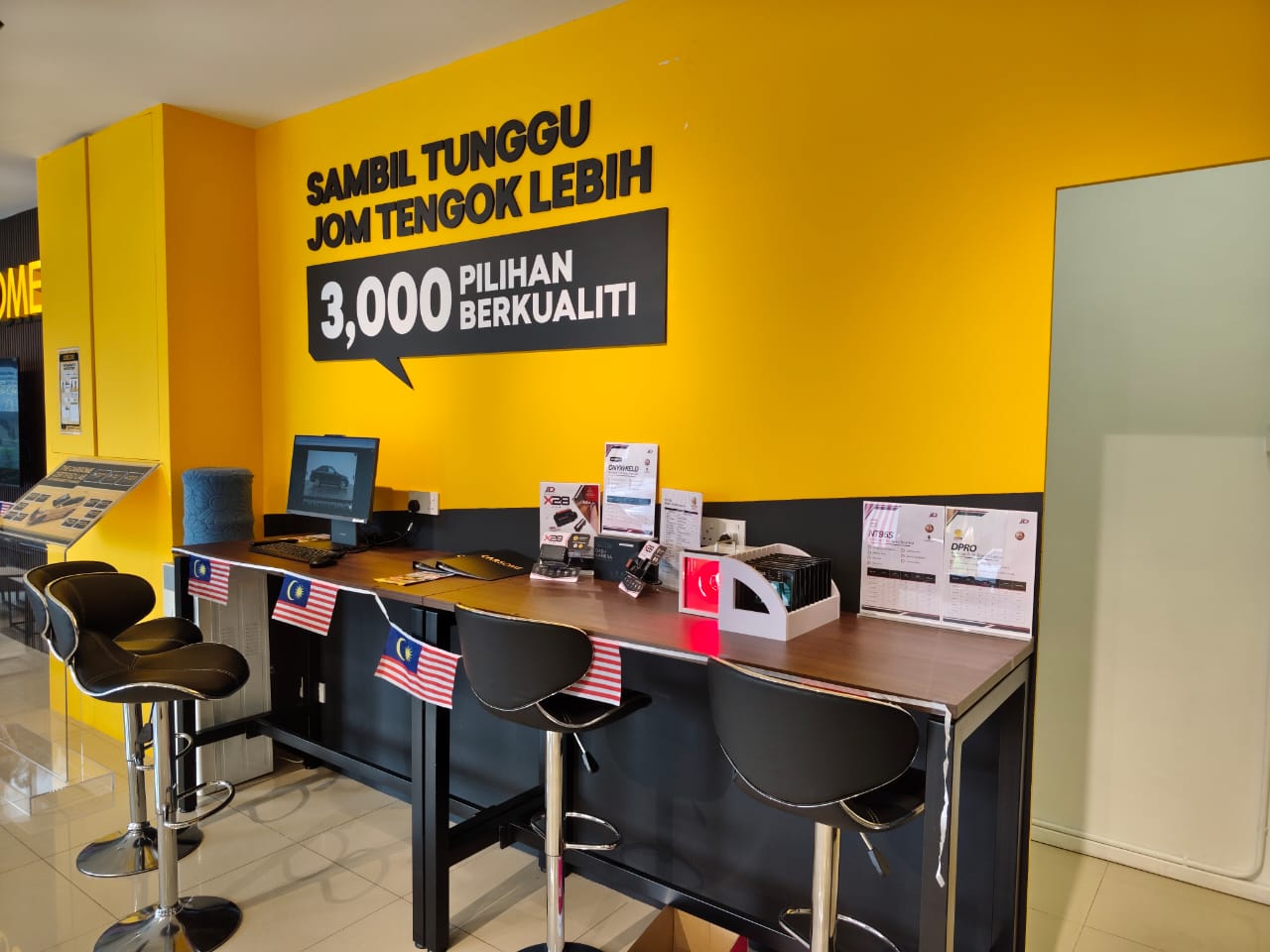 JD Evolution window film and dash camera display in the Carsome customer lounge